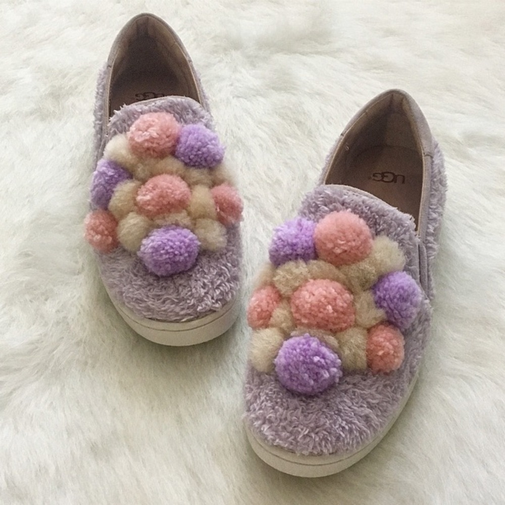 NWOT*UGG Pom Pom Sneakers, Size 9.5